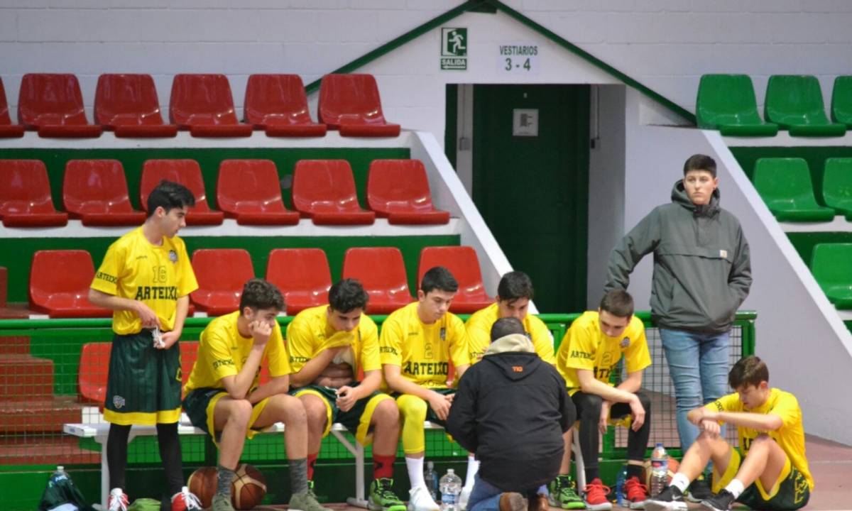 Derrota en Cee nun partido con dúas partes moi diferentes