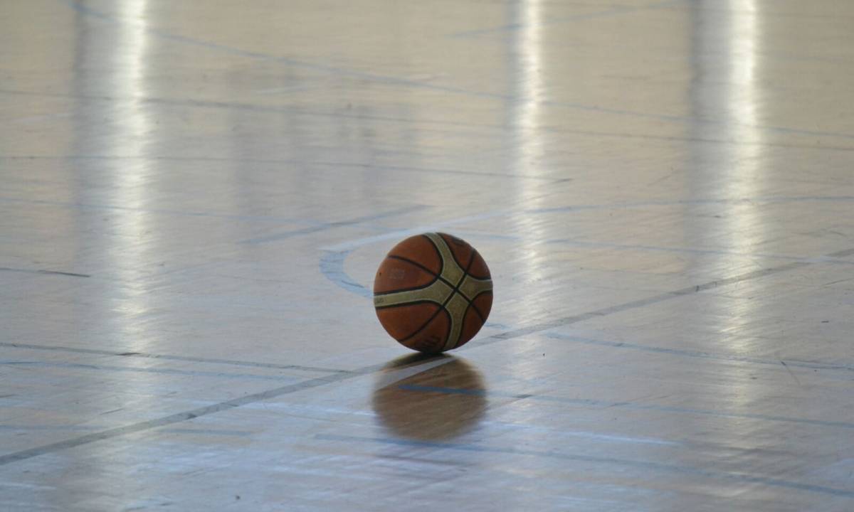 DERROTA EN UN GRAN PARTIDO DE BALONCESTO