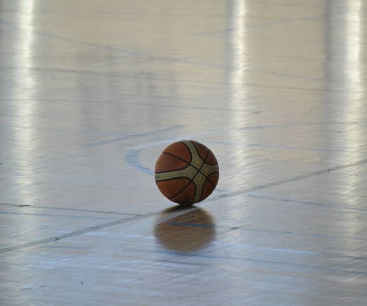 DERROTA EN UN GRAN PARTIDO DE BALONCESTO